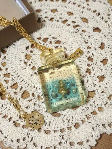 레어! Q-pot. 앨리스 drink me 목걸이 스카이블루 큐포트