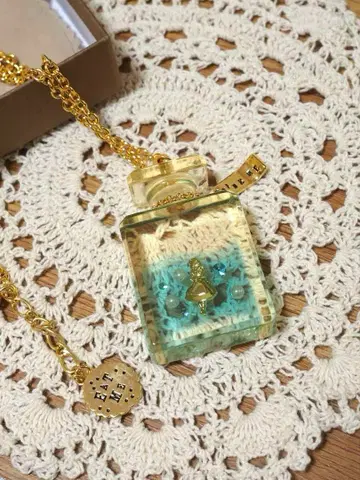 레어! Q-pot. 앨리스 drink me 목걸이 스카이블루 큐포트