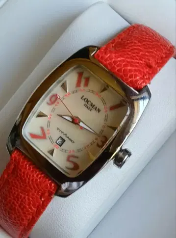 재가격 인하! LOCMAN 락맨 TITANIO 여성용 손목시계 작동품