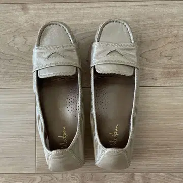 콜한 베이지 가죽 슬립온