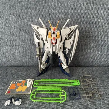 HG 크시 건담 기본 조립 완성품 부속물 있음