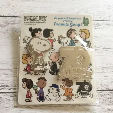 [ 수량 한정 ] 스누피 핀 배지 PEANUTS 70주년