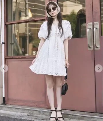 LILLIAN CARAT 디자인 슬리브 미니 원피스 화이트 미니 원피스