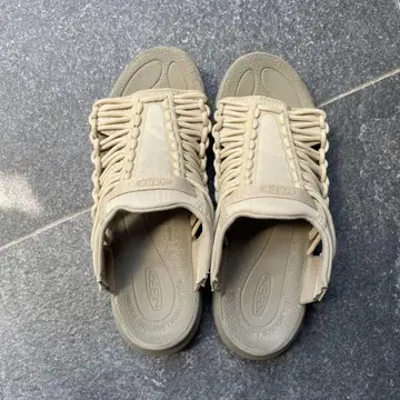 KEEN 샌들 23.5