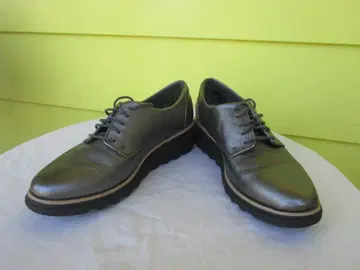 clarks 메탈릭 그레이 레이스업 슈즈 23.5cm
