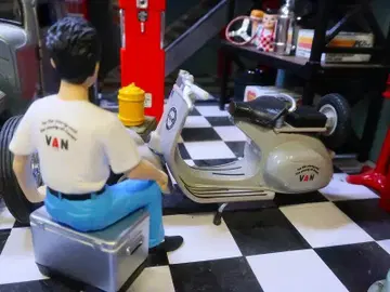 1/18 VAN 사양 베스파 VESPA 아이비 청년 피규어 디오라마