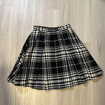질스튜어트 JILLSTUART 블랙 앤 화이트 체크 무늬 플리츠 스커트