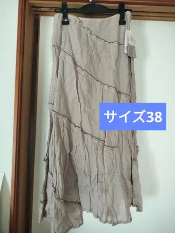 센소유니코 베이지 플레어 스커트 안감 부착 밑단 길이가 다름