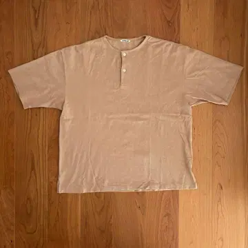 AURALEE Super Soft Pique Henley Neck