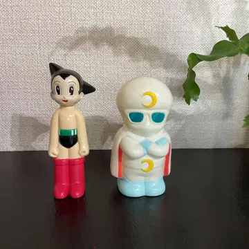 월광 가면과 아톰 피규어