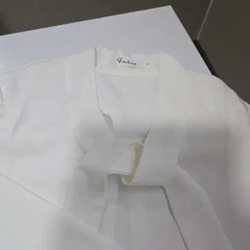화이트 리본 포함 긴팔 셔츠 M
