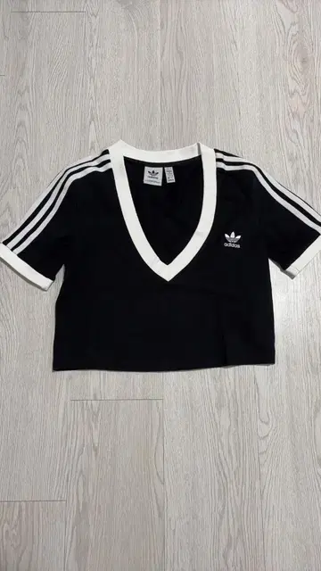 adidas 크롭 기장 V넥 링거 피치T Y2K