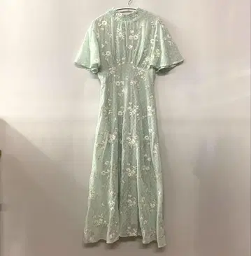 tocco closet 플라워 자수 x 도트 셔링 넥 원피스