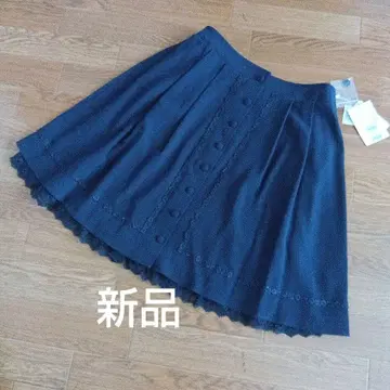 새상품 L 레스트로즈 무릎 기장 레이스 스커트 네이비 컬러