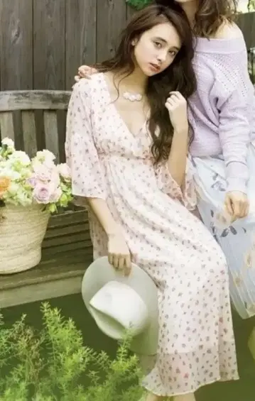 새상품 MERCURYDUO 머큐리 듀오 꽃무늬 V넥 7부 소매 원피스