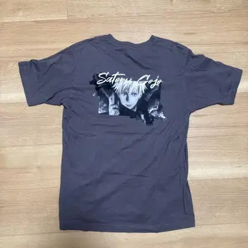 UNIQLO UT 고죠 사토루 T셔츠 M 사이즈