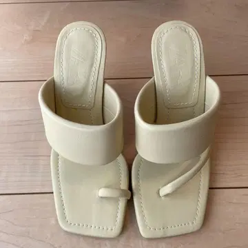 ZARA 비대칭 샌들 22.5cm