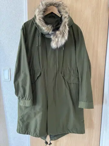 글로벌 워크 퍼 부착 롱 모즈 코트