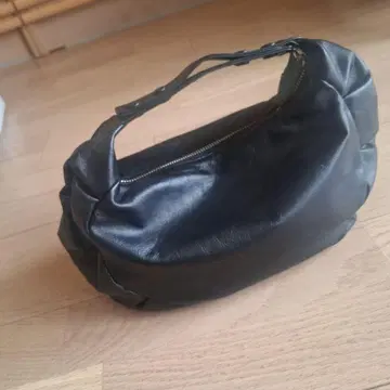 GALLARDA GALANTE 개럴개런트 블랙 가죽 핸드백