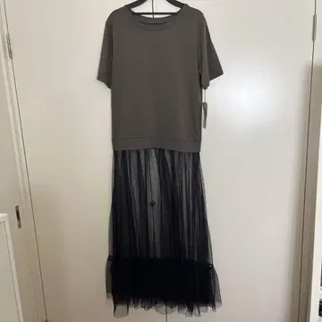 카키 반팔 티셔츠 샤샤 스커트 M