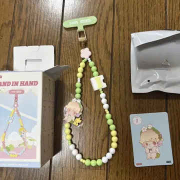 POP MART 핸드인핸드 phone charm