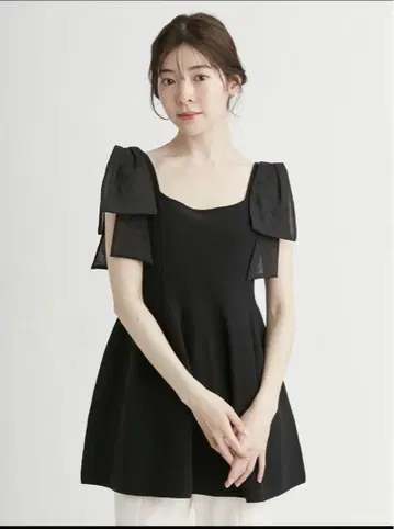 CELFORD 리본 숄더 페플럼 니트 풀오버