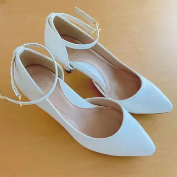 화이트 힐 펌프스 22cm