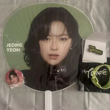 TWICE 정연 부채 캔뱃지 핀 배지 러버 밴드