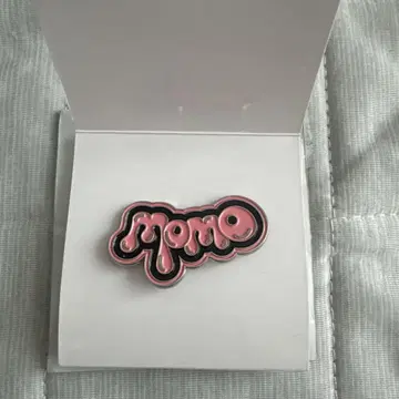 TWICE THIS IS FOR popup 핀 배지 모모