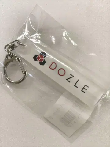 도즈루사 도즈루사 로고 아크릴 스틱 키링 화이트