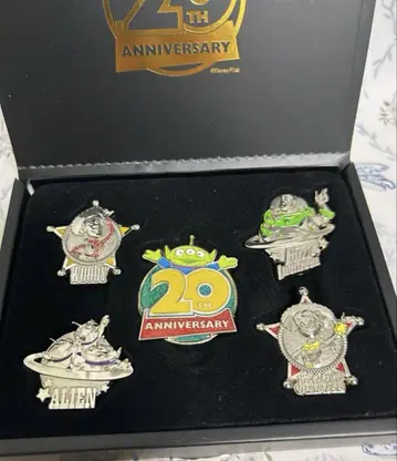 토이 스토리 20주년 기념 핀 배지 세트