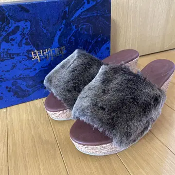 히미코 25cm 퍼 샌들