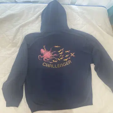CHALLENGER 타코 파이어 후드 부착 후드티