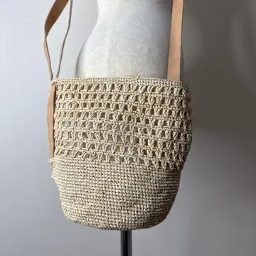 새상품 캐서린로스 베이지 메쉬편 바스켓백