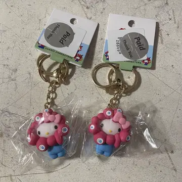 오사카 만박 산리오 캐릭터 미야쿠미야쿠 변신 키링 키티 2개