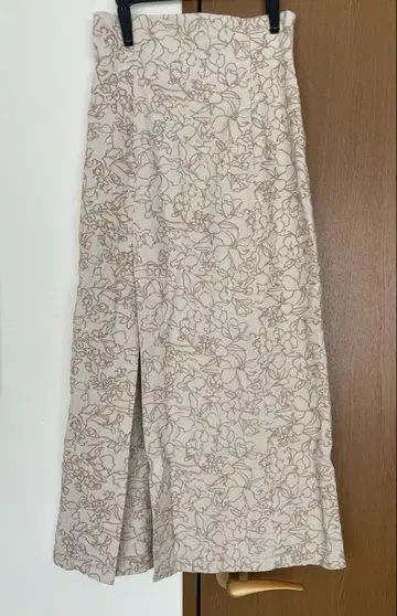 코코딜 라인 플라워 배색 자수 타이트 스커트 S