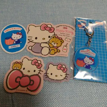 키티 스티커와 아크릴 키체인 세트