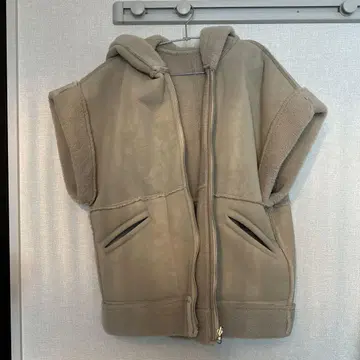 시루무린 후드 부착 무스탕 베스트