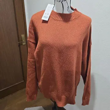 택 포함 새상품 오렌지 크루넥 긴팔 니트 스웨터