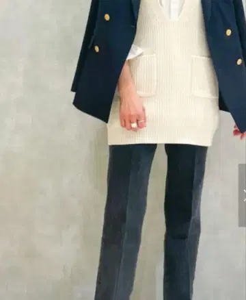 투모로우랜드 맥피 니트 베스트