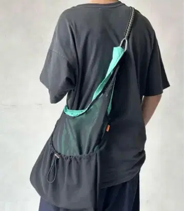CPCM 메쉬 숄더백 블랙