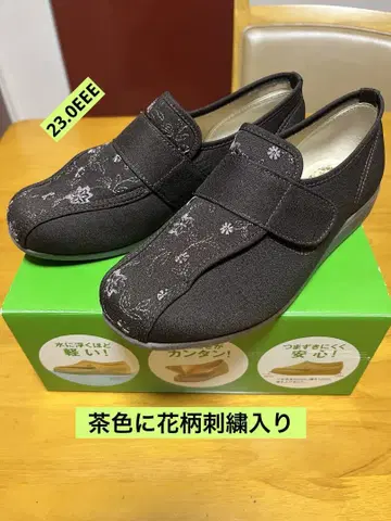 꽃무늬 자수 브라운 쾌보주의 23.0cm 3E 경량 간호화