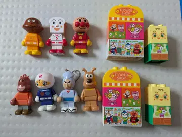호빵맨 피규어와 블록 세트