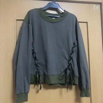 Caph 리본 맨투맨 상의