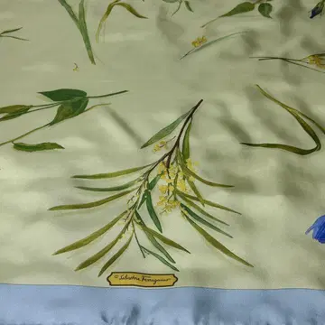 컨디션 최상 페라가모 Ferragamo 꽃무늬 스카프 실크