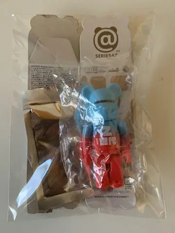 [ 미개봉 ] BE@RBRICK 베어브릭 시리즈 47 Z세대 시크릿