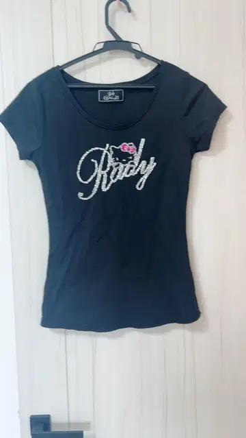 Rady 키티 스와로브스키 장식 반팔 티셔츠 블랙