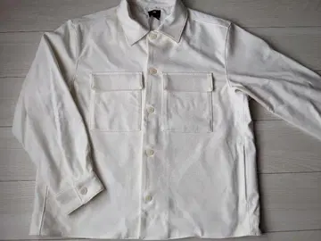 H&M 화이트 자켓 프론트 포켓 부착