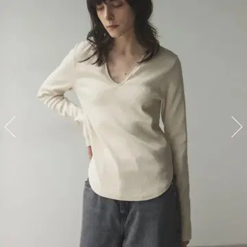 BLACK BY MOUSSY / v넥 타이트 탑스