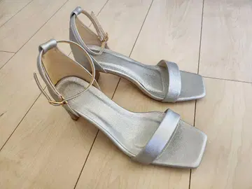 welleg 스퀘어토 앵클 스트랩 6.5cm 힐 샌들